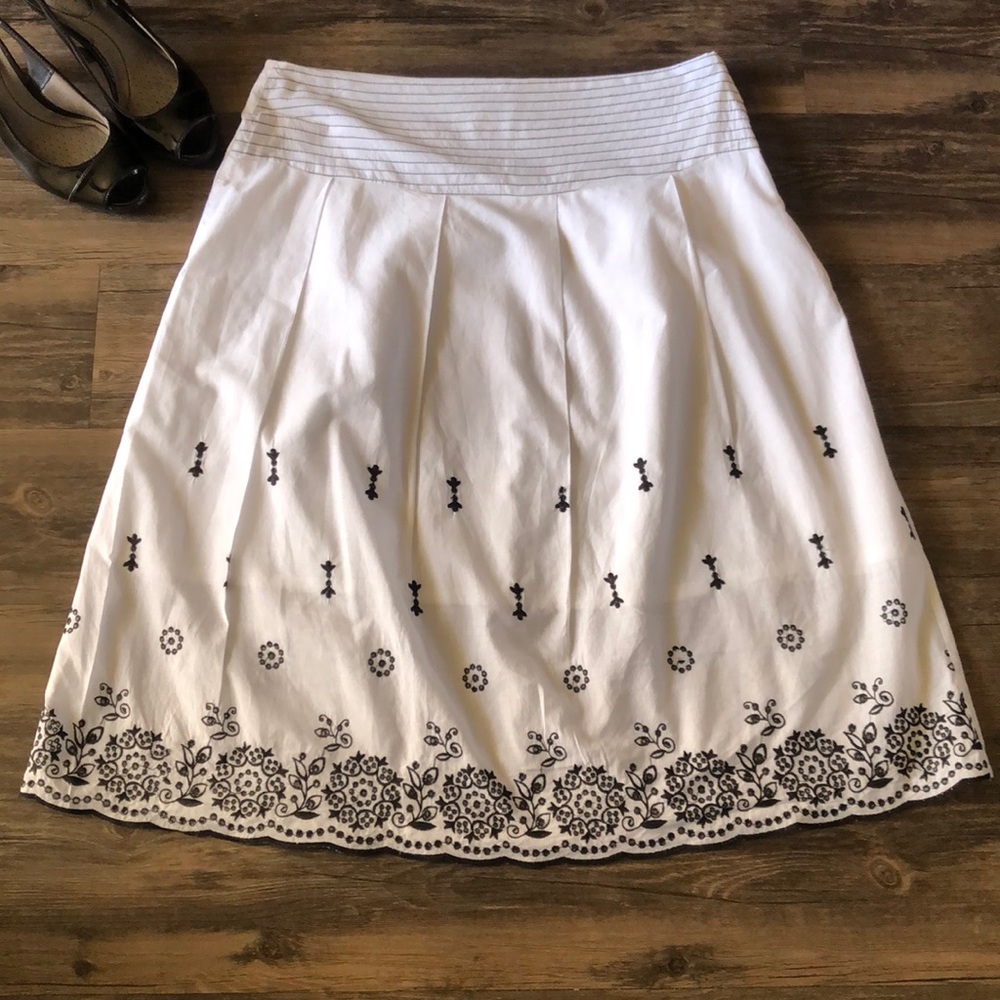 Mint Green White w/ Black Embroidery Skirt size L
